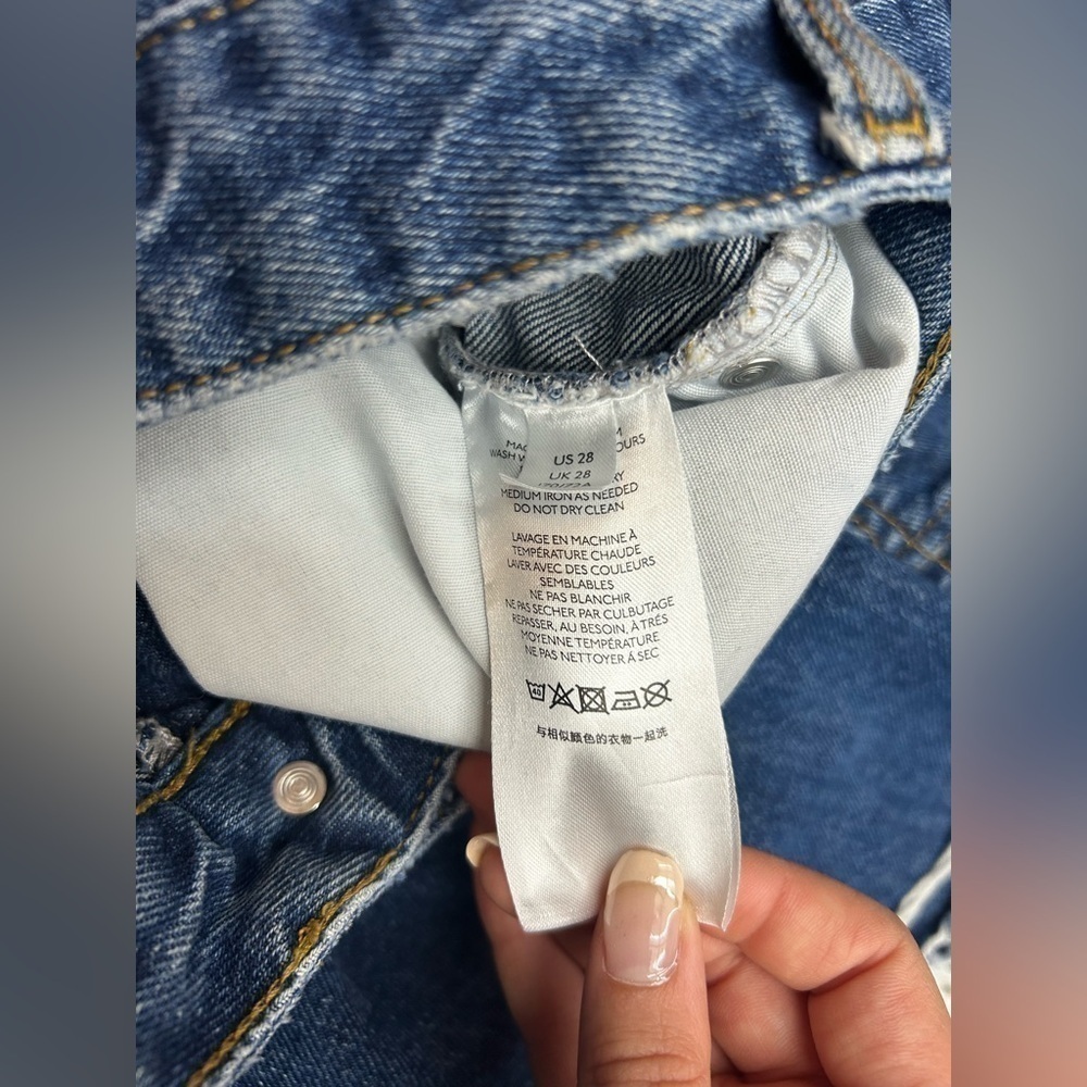 BDG High-Waisted Mom Jean – Distressed - Picture 8 of 9